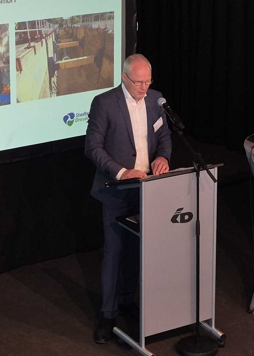 Der Betriebsleiter des Stadtentwässerungsbetriebes Düsseldorf, Frank Heuner, führte durch das Vortragsprogramm. | Foto: B_I/zu Eulenburg