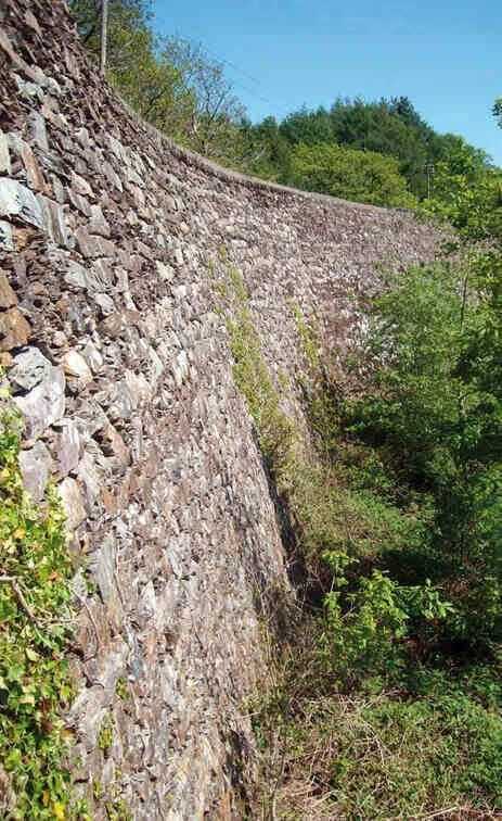 Der 62 m hohe Eisenbahndamm Cei Mawr in Wales hält seit über 120 Jahren Verkehrslasten von tausenden Tonnen stand. | Foto: Sean Adcock