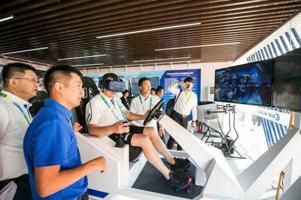 5G-Mobilfunk sei Dank: Auf der BICES-Messe konnte ein 2.000 Kilometer entfernter Liugong-Bagger ferngesteuert werden. | Fotos: Liugong 5G-Mobilfunk sei Dank: Auf der BICES-Messe konnte ein 2.000 Kilometer entfernter Liugong-Bagger ferngesteuert werden. | Fotos: Liugong