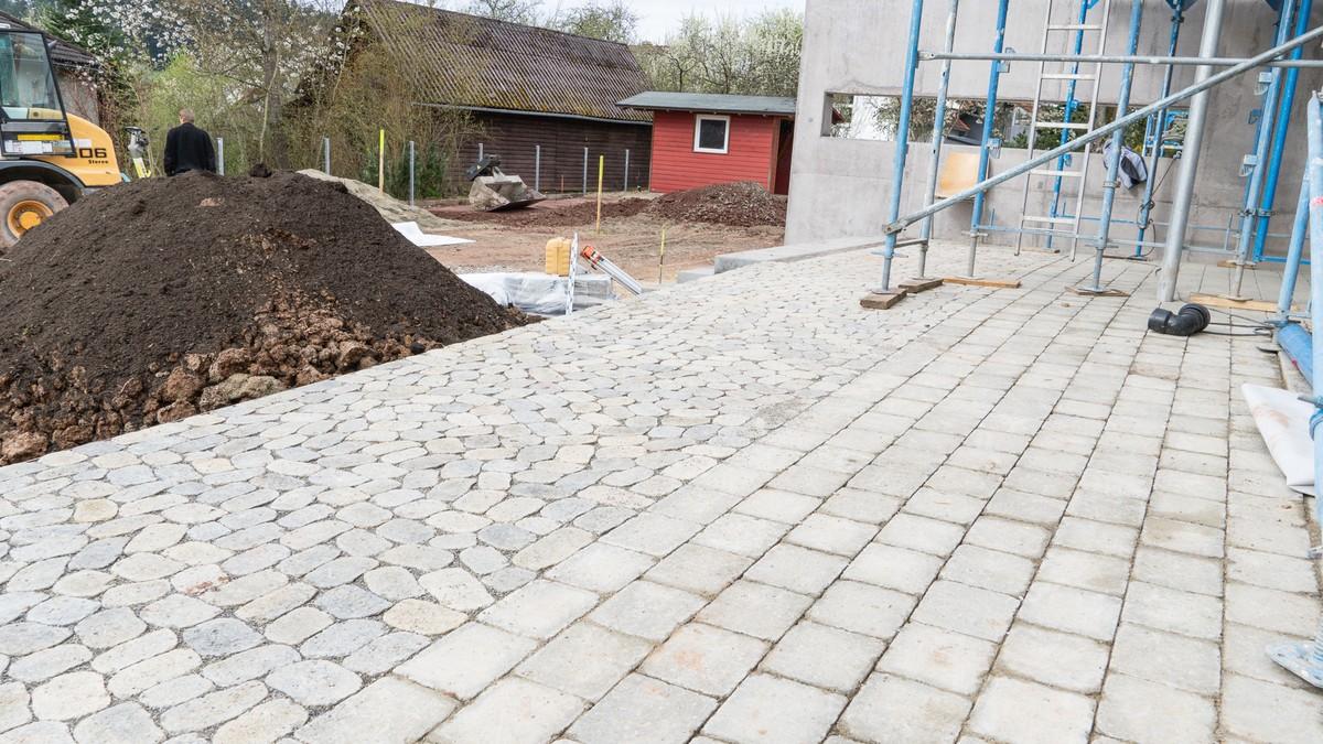 Auch das „Haus der Vereine“ bekommt in bestimmten Bereichen neues Pflaster. | Foto: J. Mahrholdt