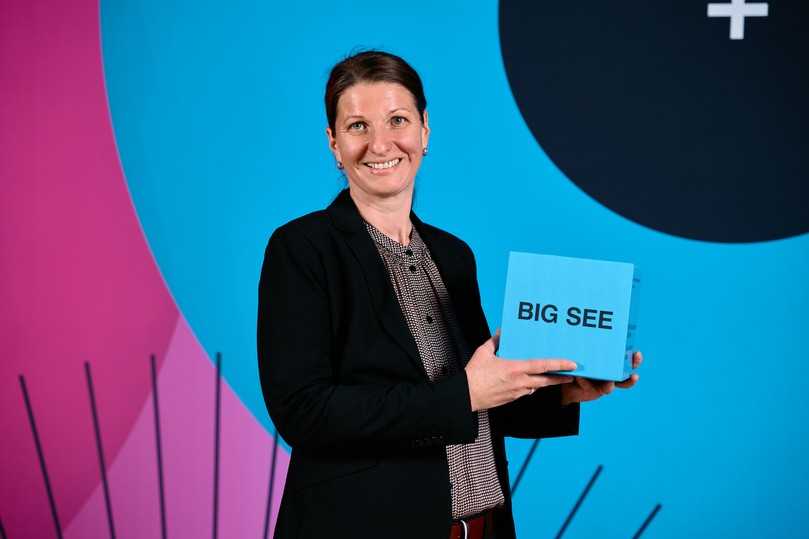 Die Landschaftsarchitektin Maria Anna Schneider-Moosbrugger freut sich über den „BIG SEE“-Award. | Foto: komzy