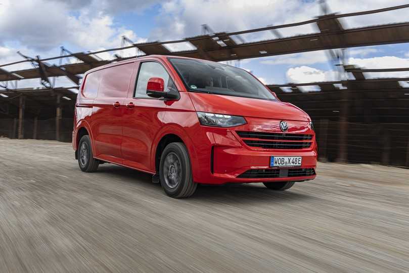 Der VW Transporter Kastenwagen kommt wahlweise mit TDI-Motor, eHybrid oder Elektroantrieb zum Kunden. | Foto: VW Nutzfahrzeuge