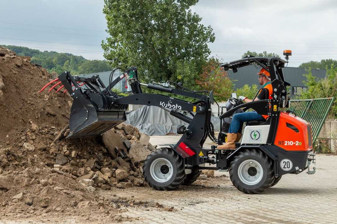 Kubota Baumaschinen baut kompakte elektrische Radlader RT210-2e und RT220-2e Kubota Baumaschinen baut kompakte elektrische Radlader RT210-2e und RT220-2e