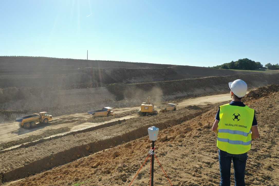 Komatsu Smart Construction Baumaschinen für die Digitalisierung der Baustelle Komatsu Smart Construction Baumaschinen für die Digitalisierung der Baustelle