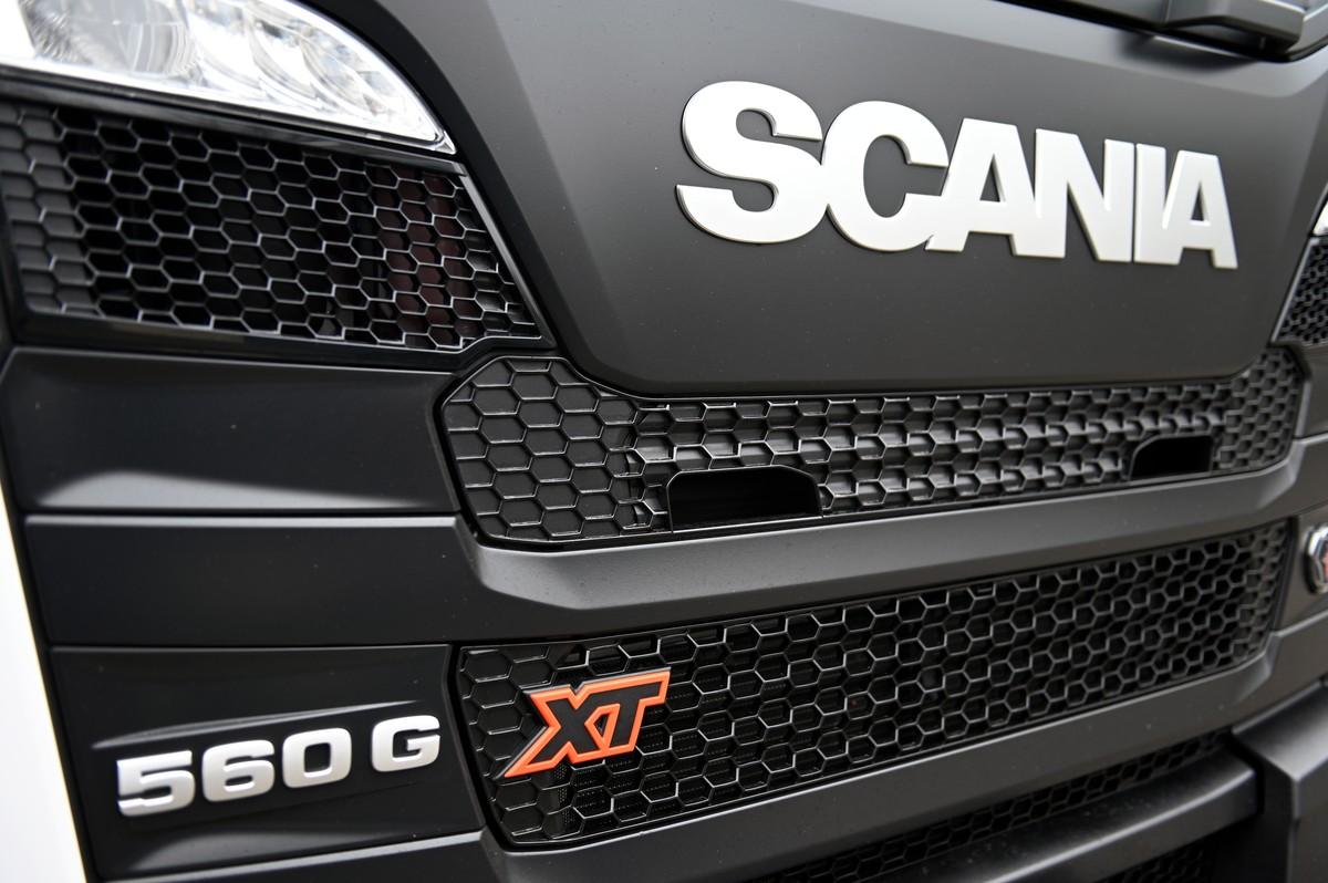 Die Bezeichnung am Kühlergrill lässt keine Fragen zum Modell offen. Nur der Schriftzug „Super“ fehlt am Baulaster. | Foto: QUATEX