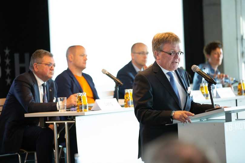 Glasfaserausbau, Energiewende, Ladeinfrastruktur: „Für all diese aktuellen Projekte benötigen wir auch neue, leistungsfähige Leitungen“, betonte Präsident Willi Thomsen. | Foto: GLT Glasfaserausbau, Energiewende, Ladeinfrastruktur: „Für all diese aktuellen Projekte benötigen wir auch neue, leistungsfähige Leitungen“, betonte Präsident Willi Thomsen. | Foto: GLT