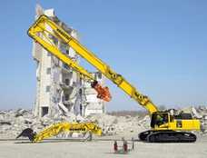 Schneller Auslegerwechsel am Komatsu-Abbruchbagger PC490HRD-11