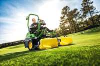 Wie John Deere die emissionsfreie Grünflächenpflege vorantreibt