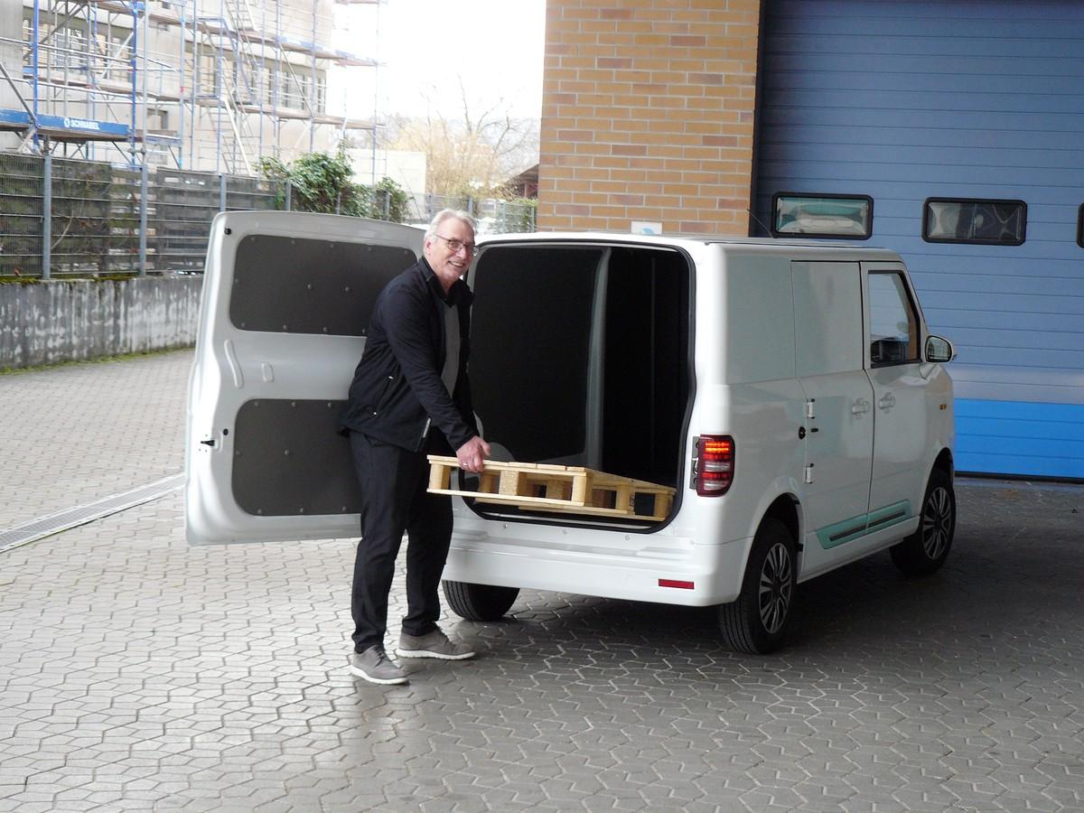 Zuladung über Schlagtüren hinten und an der Seite. Die Nutzlast beträgt 620 kg. | Foto: Randolf Unruh