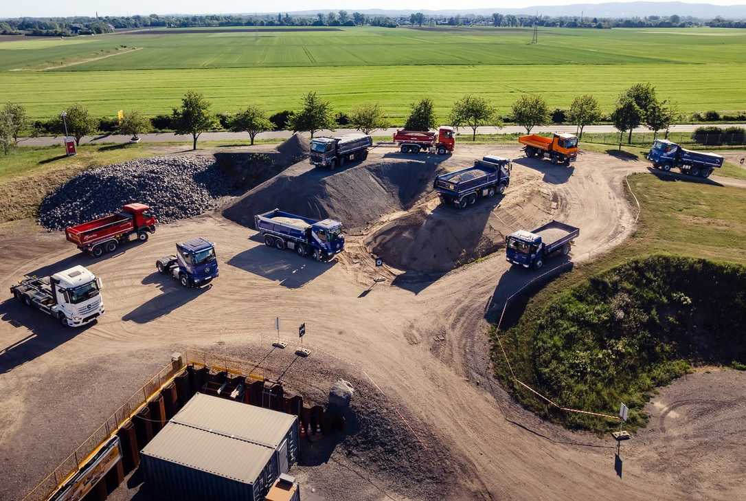 Lkw-Offensive: Mercedes-Benz zeigt eArocs 400 und schwere Bau-Riesen