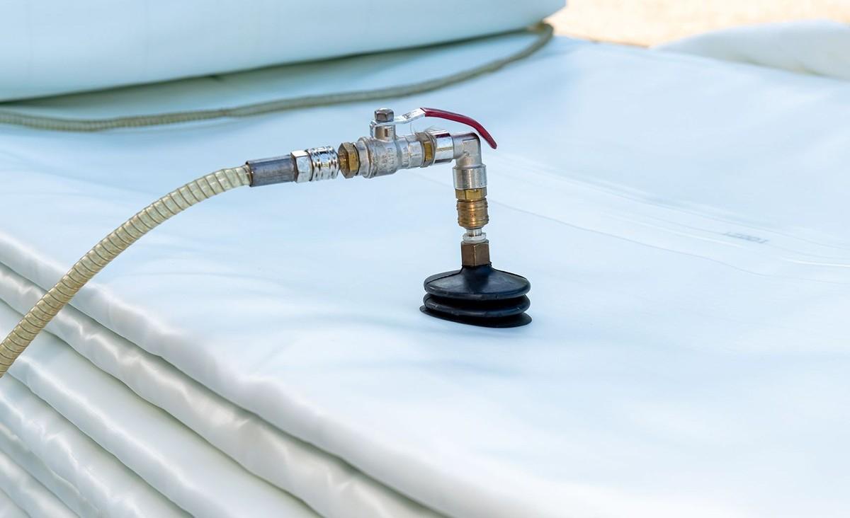 Die Imprägnierung des Schlauchliners erfolgt unter Vakuum. | Foto: D&S Rohrsanierung