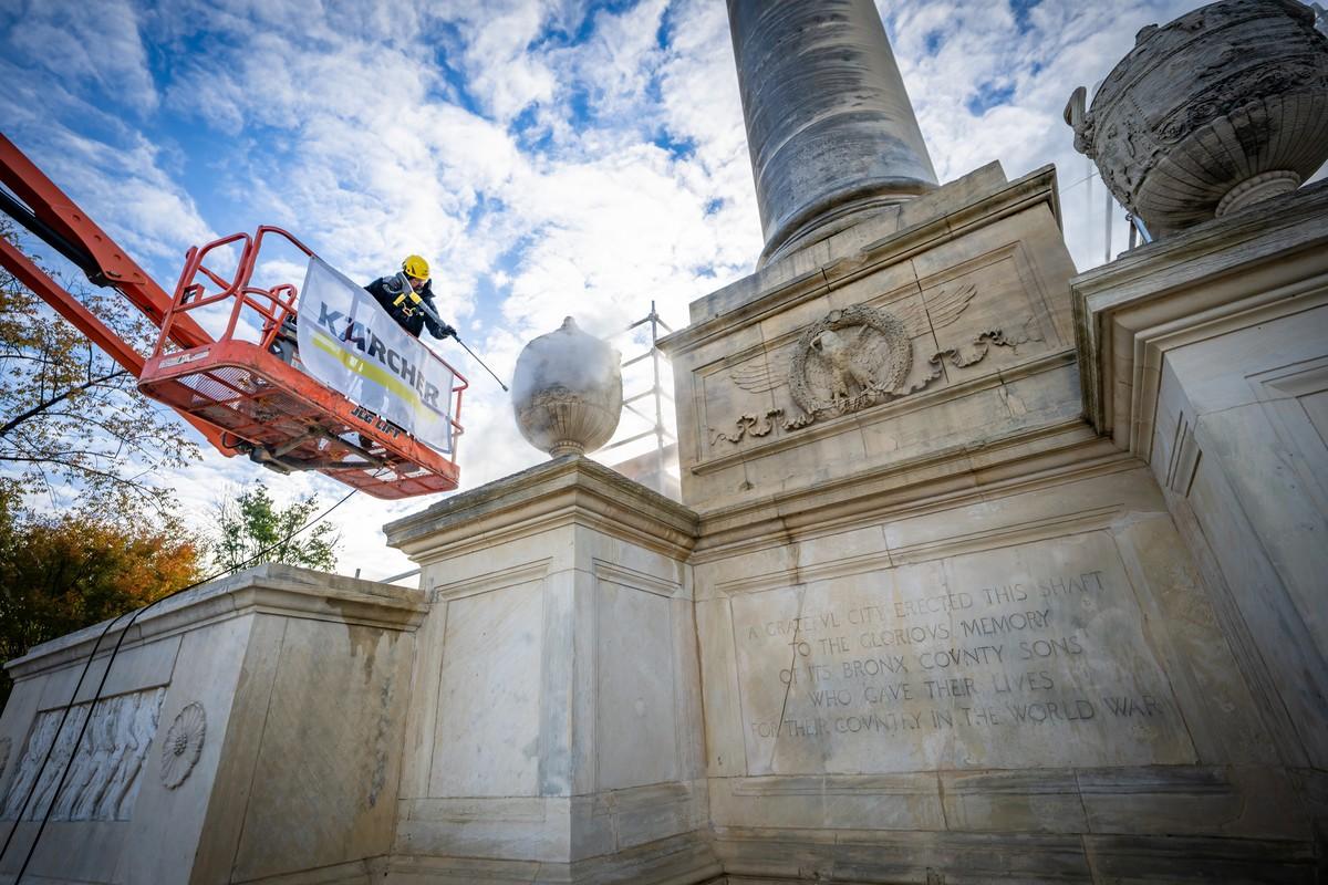 Kärcher setzte die besonders wirksame und schonende Dampfstufe eines Heißwasser-Hochdruckreinigers mit einem geringen Aufpralldruck von nur 0,5 bis 1 bar ein. | Foto: Kärcher Kärcher setzte die besonders wirksame und schonende Dampfstufe eines Heißwasser-Hochdruckreinigers mit einem geringen Aufpralldruck von nur 0,5 bis 1 bar ein. | Foto: Kärcher