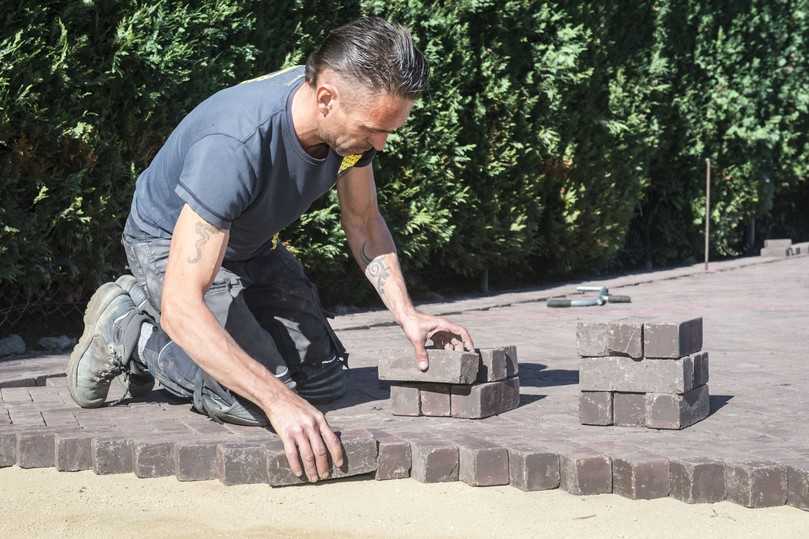 Die Bettung wird üblicherweise mit Sand, Splitt oder einem Gemisch aus Brechsand und Splitt angelegt | Foto: vandersanden Die Bettung wird üblicherweise mit Sand, Splitt oder einem Gemisch aus Brechsand und Splitt angelegt | Foto: vandersanden