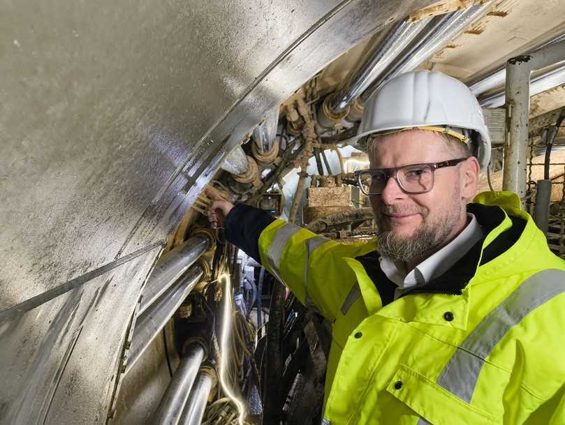 Porr-Großprojektleiter René Hallbauer in der Tunnelbaumaschine an der Druckwand. | Foto: B_I/Valdix