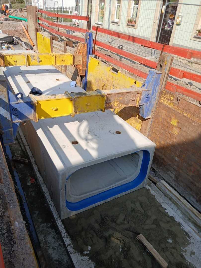 Die Montage von zwei Elementen einschließlich der Vorbereitung dauerte ca. eine Stunde. | Foto: Teichmann Bau GmbH