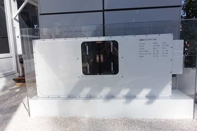 Die im Bagger eingesetzten High Performance Litihim-Ionen-Akkumodule stammen vom deutschen Hersteller Akasol aus Darmstadt. Die im Bagger eingesetzten High Performance Litihim-Ionen-Akkumodule stammen vom deutschen Hersteller Akasol aus Darmstadt.