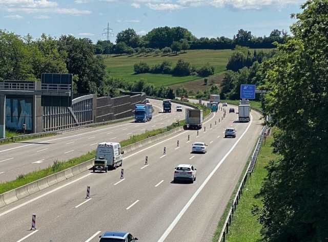 6,5 Kilometer Schlauchlining auf der Autobahn 6,5 Kilometer Schlauchlining auf der Autobahn