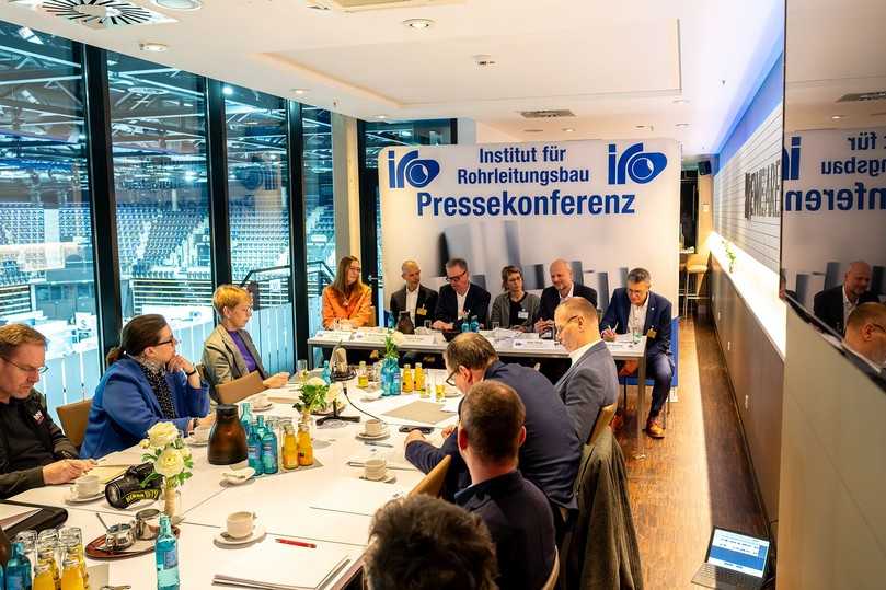 Pressekonferenz: Auch in diesem Jahr diskutierten Journalistinnen und Journalisten wieder mit ausgewählten Branchenexperten über aktuelle Entwicklungen und Herausforderungen. | Foto: iro / Michael Stephan