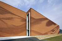 Klinkerfassade im Faltenwurf