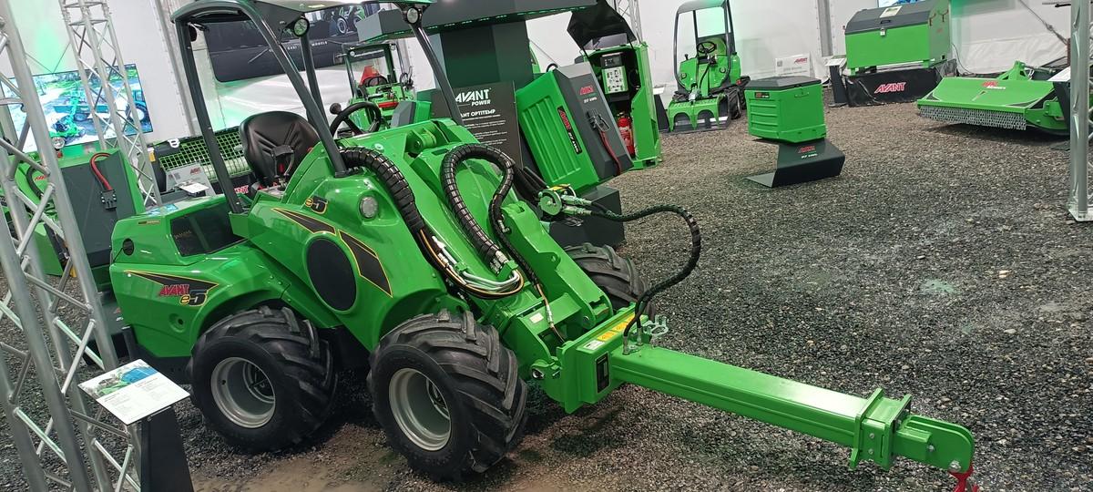 Der finnische Hersteller Avant Tecno präsentierte die neuen Elektro-Lader e5-27 und e5-13, die mit Akkus (27 kWh und 13 kWh) ausgerüstet werden. Der Aufbau des neuen Akkus soll die Verwendung eines externen Schnelladegeräts ermöglichen, das ihn innerhalb von anderthalb Stunden komplett lädt. | Foto: B_I/Budde