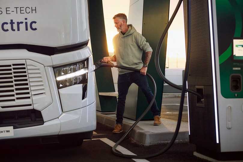 Das Aufladen der NCA-Akkus in den neuen E-Tech T 780 und E-Tech T 585 kann per MCS- oder CCS-Standard erfolgen. | Foto: FH Das Aufladen der NCA-Akkus in den neuen E-Tech T 780 und E-Tech T 585 kann per MCS- oder CCS-Standard erfolgen. | Foto: FH