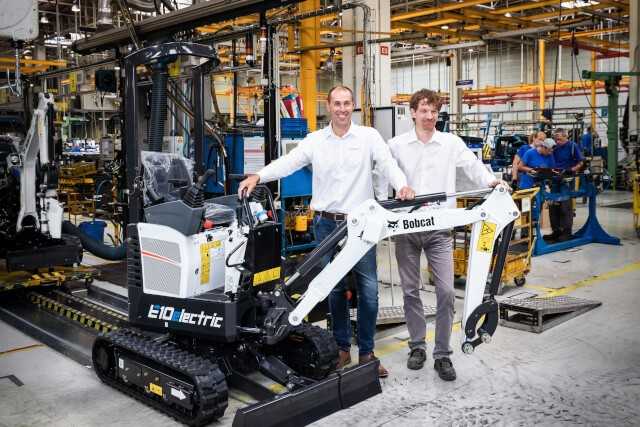 Erster Bobcat-Elektrobagger rollt vom Band Erster Bobcat-Elektrobagger rollt vom Band