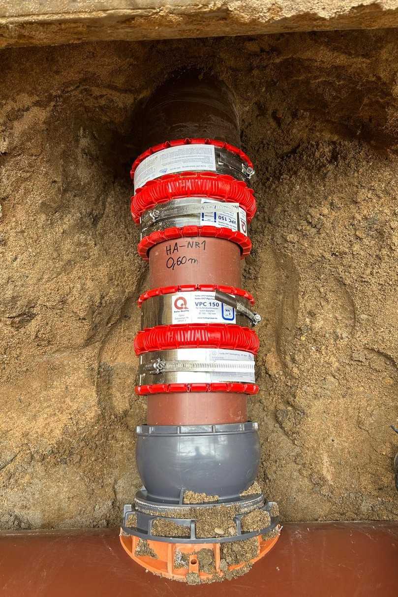 Mit dem Connex-Anschluss und der VPC-Rohrkupplung lassen sich die neuen Hausanschlüsse problemlos einbinden. | Foto: Michael Gärtner GmbH