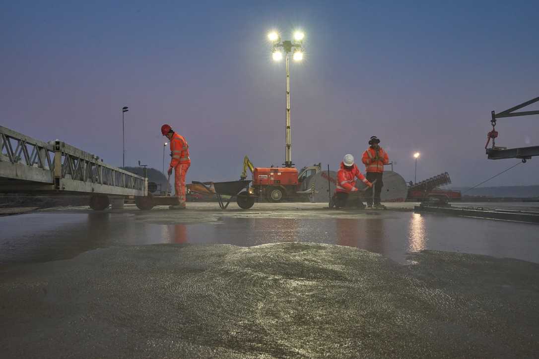 Arbeiten auf Winter-Baustellen: Lösungen für Kälte, Dunkelheit, Energiebedarf