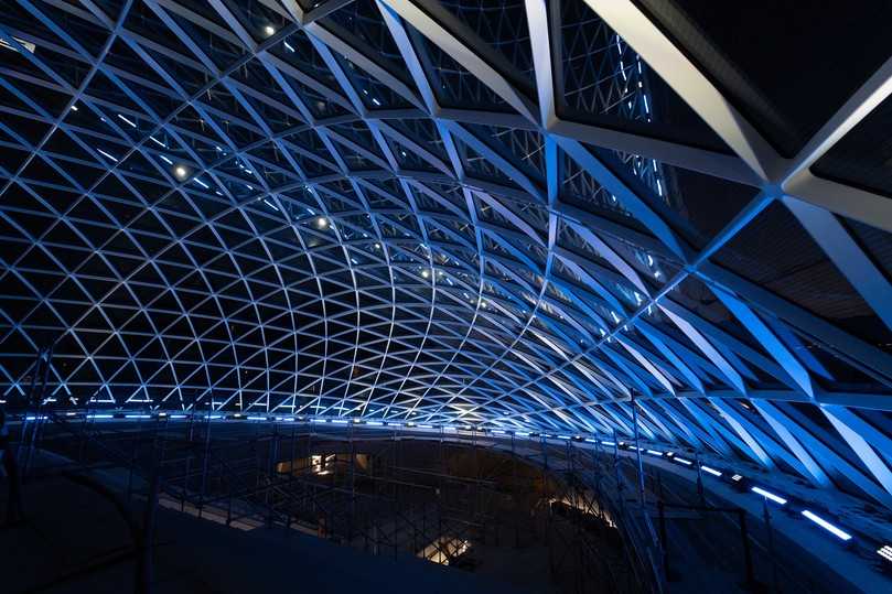 Die Gitterschale besteht aus 403 Knotenpunkten und einem komplexen Tragwerk aus rund 110 Tonnen Stahl. | Foto: DB Projekt Stuttgart–Ulm GmbH