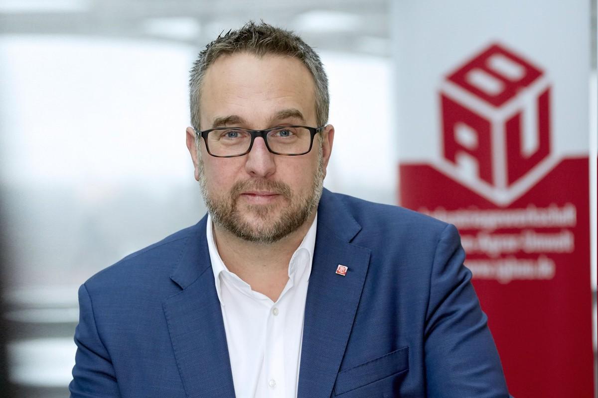 Mit mehr Lohn und Gehalt plus Inflationsausgleichsprämie der hohen Preissteigerung Paroli bieten: Carsten Burckhardt, Mitglied des Bundesvorstandes der IG BAU und Verhandlungsführer der Gewerkschaft | Foto: IG BAU