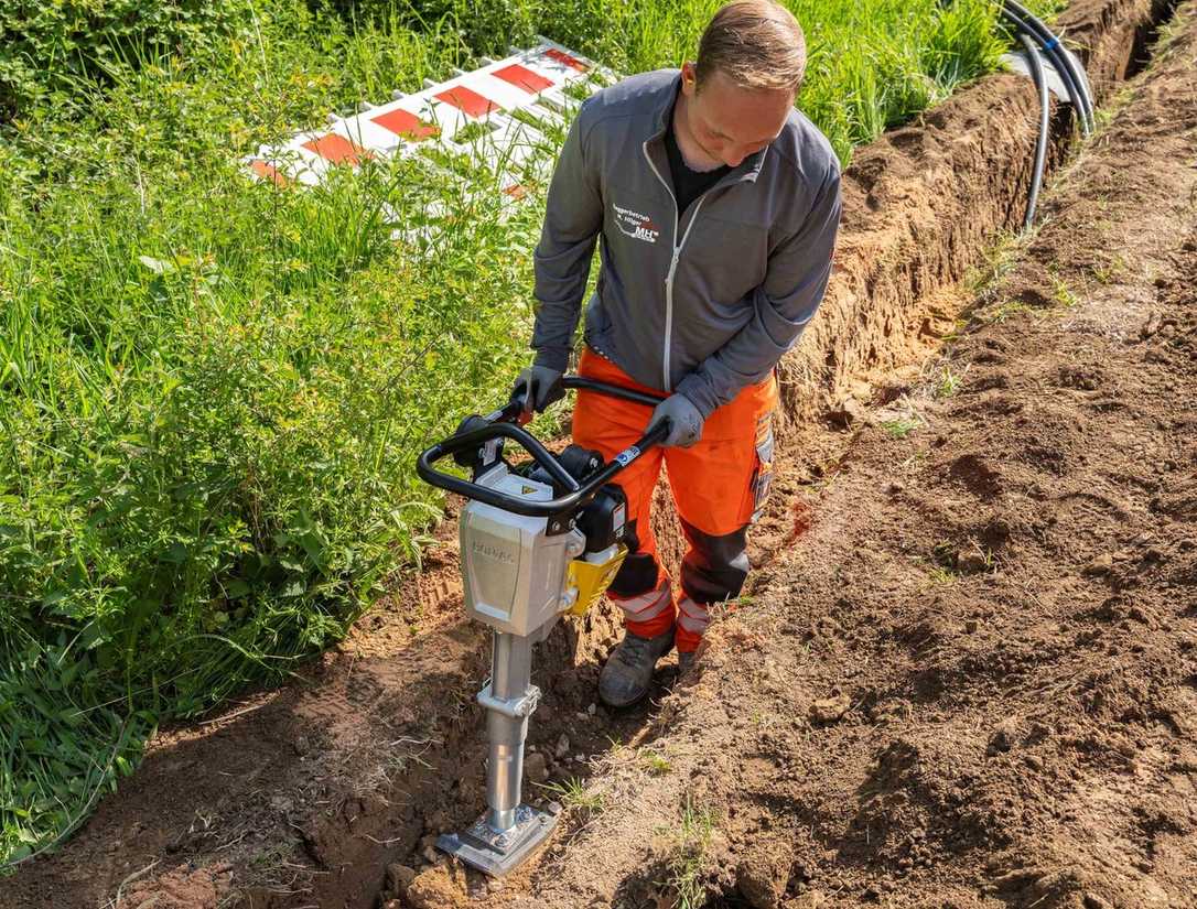 Neuer Bomag-Stampfer BT 30 für die Bodenverdichtung Neuer Bomag-Stampfer BT 30 für die Bodenverdichtung