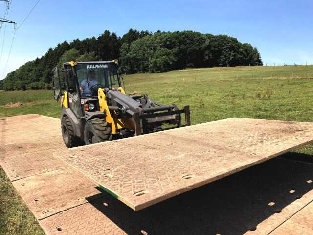 Stark wie Alu: Neue Kunststoff-Panels für Baustraßen Stark wie Alu: Neue Kunststoff-Panels für Baustraßen