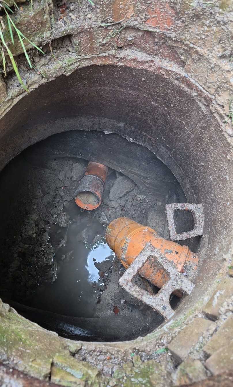 Schadeneintrittsstelle an der Grundwasserreinigungsanlage | Foto: Mauerspecht Schadeneintrittsstelle an der Grundwasserreinigungsanlage | Foto: Mauerspecht