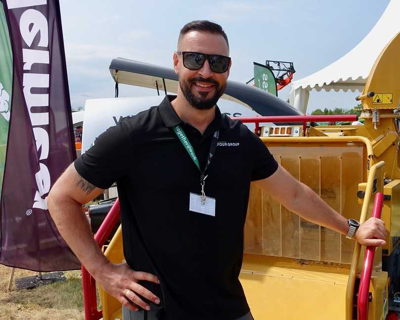 Hans Weiser ist Vermeer-Verkaufsleiter Süddeutschland. Auf der demopark 2023 konnte er den vielversprechenden Mini-Lader noch nicht präsentieren, hatte aber schon Vorab-Informationen parat. | Foto: bs Hans Weiser ist Vermeer-Verkaufsleiter Süddeutschland. Auf der demopark 2023 konnte er den vielversprechenden Mini-Lader noch nicht präsentieren, hatte aber schon Vorab-Informationen parat. | Foto: bs