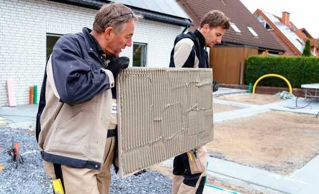 Das Verlegen der Fliesenbeläge, insbesondere von großformatigen und dünnschichtigen Keramikmaterialien, erfordert ein spezifisches und fachmännisches Vorgehen. | Foto: SAKRET Das Verlegen der Fliesenbeläge, insbesondere von großformatigen und dünnschichtigen Keramikmaterialien, erfordert ein spezifisches und fachmännisches Vorgehen. | Foto: SAKRET