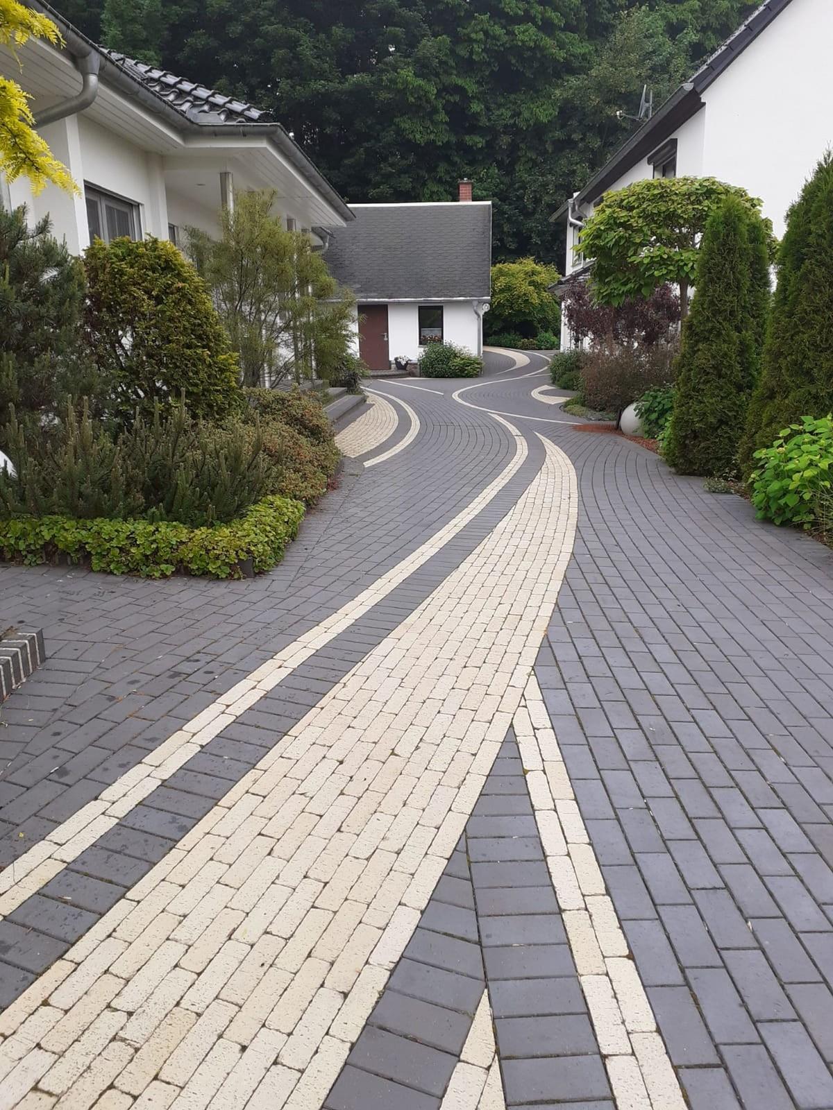 Pflasterklinker sind beliebter denn je. Das hat seine Gründe, denn sie sind vielseitige und langlebige Stimmungsmacher, die mehr zu bieten haben als nur die Umgebung begehbar und befahrbar zu gestalten. | Foto: Vandersanden