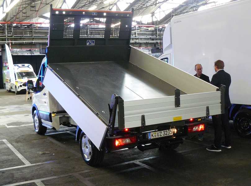 Scattolini-Kipper mit doppeltem Korrosionsschutz, Boden aus Stahl und Bordwände aus Alu. | Foto: Randolf Unruh, Ford