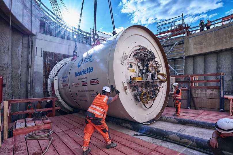 Positionierung der Vortriebsmaschine auf der Schildwiege | Foto: Sonntag Baugesellschaft Positionierung der Vortriebsmaschine auf der Schildwiege | Foto: Sonntag Baugesellschaft