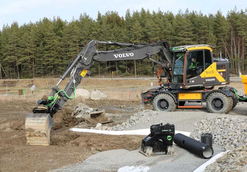 Bewährte Verbindung: Seit mehr als zehn Jahren stattet Volvo CE seine Bagger mit Schnellwechslern von Steelwrist aus. Jetzt werden auch die vollhydraulischen SQ-Modelle ab Werk verbaut. | Foto: Steelwrist Bewährte Verbindung: Seit mehr als zehn Jahren stattet Volvo CE seine Bagger mit Schnellwechslern von Steelwrist aus. Jetzt werden auch die vollhydraulischen SQ-Modelle ab Werk verbaut. | Foto: Steelwrist