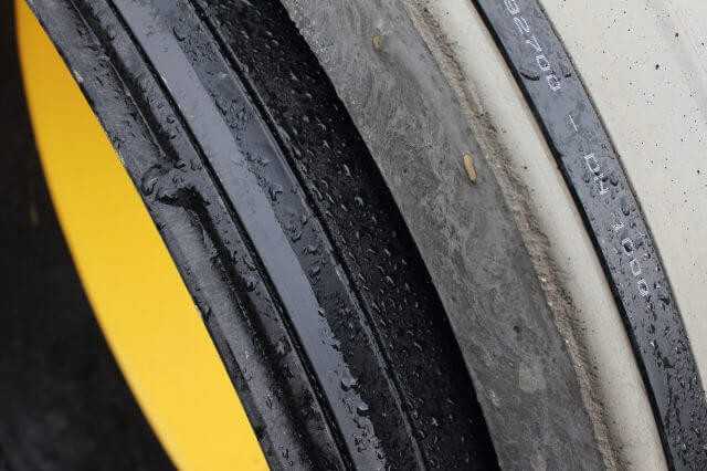 Die Connectoren stellen als zusätzliche, innenliegende Rohrverbindung den Korrosionsschutz auch im Muffenbereich sicher. | Foto: Ralph Mitterbauer