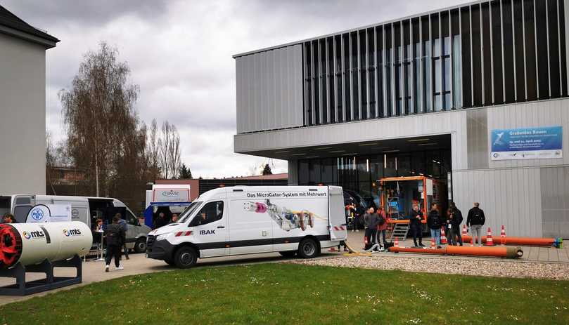 Begleitende Fachausstellung im Außenbereich mit Vorführungen | Foto: GSTT Begleitende Fachausstellung im Außenbereich mit Vorführungen | Foto: GSTT