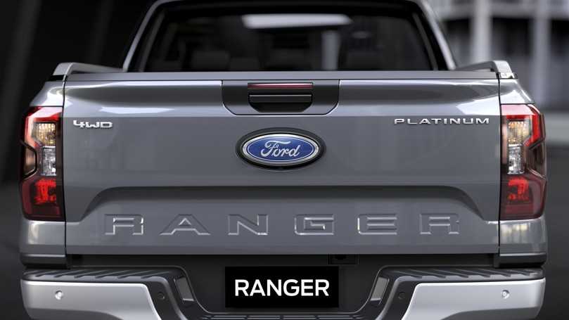 Dads Heck des Platinum-Pick-up: Der in die Hecklappe eingeprägte Ranger-Schriftzug wird durch den Varianten-Namen samt Allrad-Kürzel ergänzt. | Foto: Ford Dads Heck des Platinum-Pick-up: Der in die Hecklappe eingeprägte Ranger-Schriftzug wird durch den Varianten-Namen samt Allrad-Kürzel ergänzt. | Foto: Ford