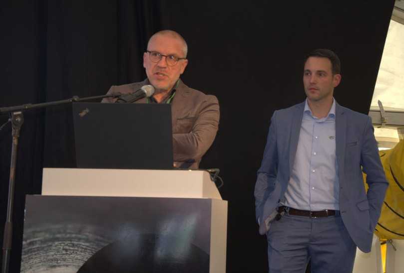 Fachkräfte sichern 2.0 – worauf kommt es an in einer Berufswelt im digitalen Wandel und wie kann man dem Personalmangel begegnen? Mit diesen Fragen beschäftigten sich Dr.-Ing. Robert Stein (l.) und Christian Scholz. | Foto: B_I/Valdix Fachkräfte sichern 2.0 – worauf kommt es an in einer Berufswelt im digitalen Wandel und wie kann man dem Personalmangel begegnen? Mit diesen Fragen beschäftigten sich Dr.-Ing. Robert Stein (l.) und Christian Scholz. | Foto: B_I/Valdix