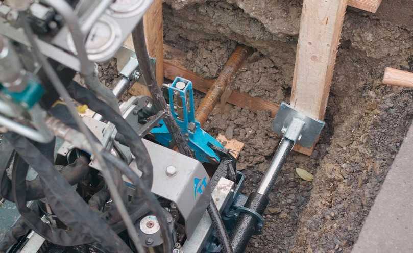 Gut zu erkennen: der geringe Abstand zwischen Bohrachse und Grubenboden. | Foto: Tracto-Technik Gut zu erkennen: der geringe Abstand zwischen Bohrachse und Grubenboden. | Foto: Tracto-Technik