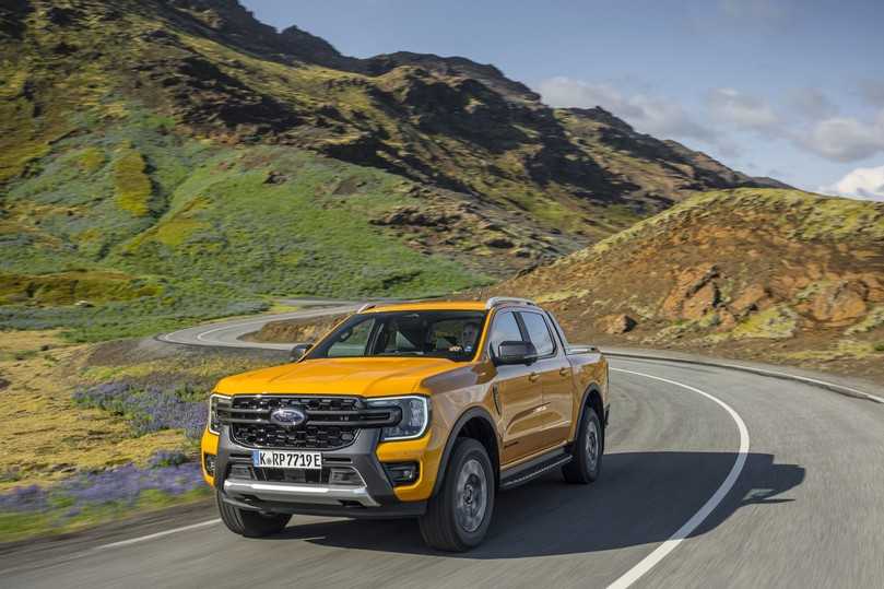 Das digitalisierte Coc.kpit besticht durch 8“-Fahrerinfodisplay und vertikalem 12“-Touchscreen für Kommunikation und Entertainment | Foto: Ford Pro