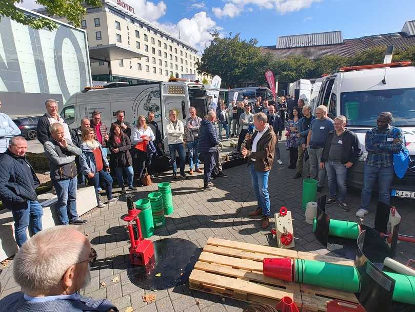 Im Zuge der geführten Außenvorführungen konnten die Besucher in Fulda viele Praxislösungen „live on stage“ erleben. | Foto: B_I/Valdix Im Zuge der geführten Außenvorführungen konnten die Besucher in Fulda viele Praxislösungen „live on stage“ erleben. | Foto: B_I/Valdix