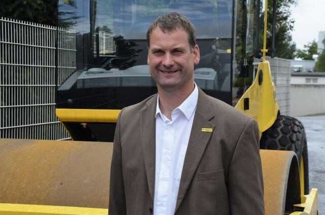 Manfred Darscheid betreut als Produktmanager bei Bomag die Walzenzüge. Die neue Telematik-Schnittstelle ist aus seiner Sicht „ein echter Knüller“. | Foto: bi Manfred Darscheid betreut als Produktmanager bei Bomag die Walzenzüge. Die neue Telematik-Schnittstelle ist aus seiner Sicht „ein echter Knüller“. | Foto: bi