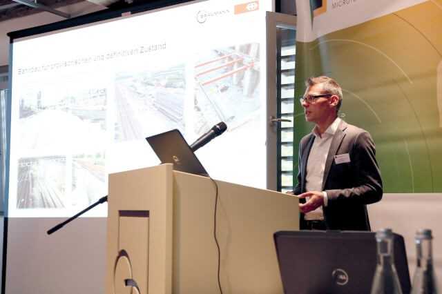 Pascal Breitenmoser von der SBB AG machte deutlich, wie wichtig das Zusammenspiel von technischem Know-how und partnerschaftlicher Zusammenarbeit der Projektbeteiligten für eine erfolgreiche Umsetzung eines komplexen Vortriebsprojektes ist. Pascal Breitenmoser von der SBB AG machte deutlich, wie wichtig das Zusammenspiel von technischem Know-how und partnerschaftlicher Zusammenarbeit der Projektbeteiligten für eine erfolgreiche Umsetzung eines komplexen Vortriebsprojektes ist.
