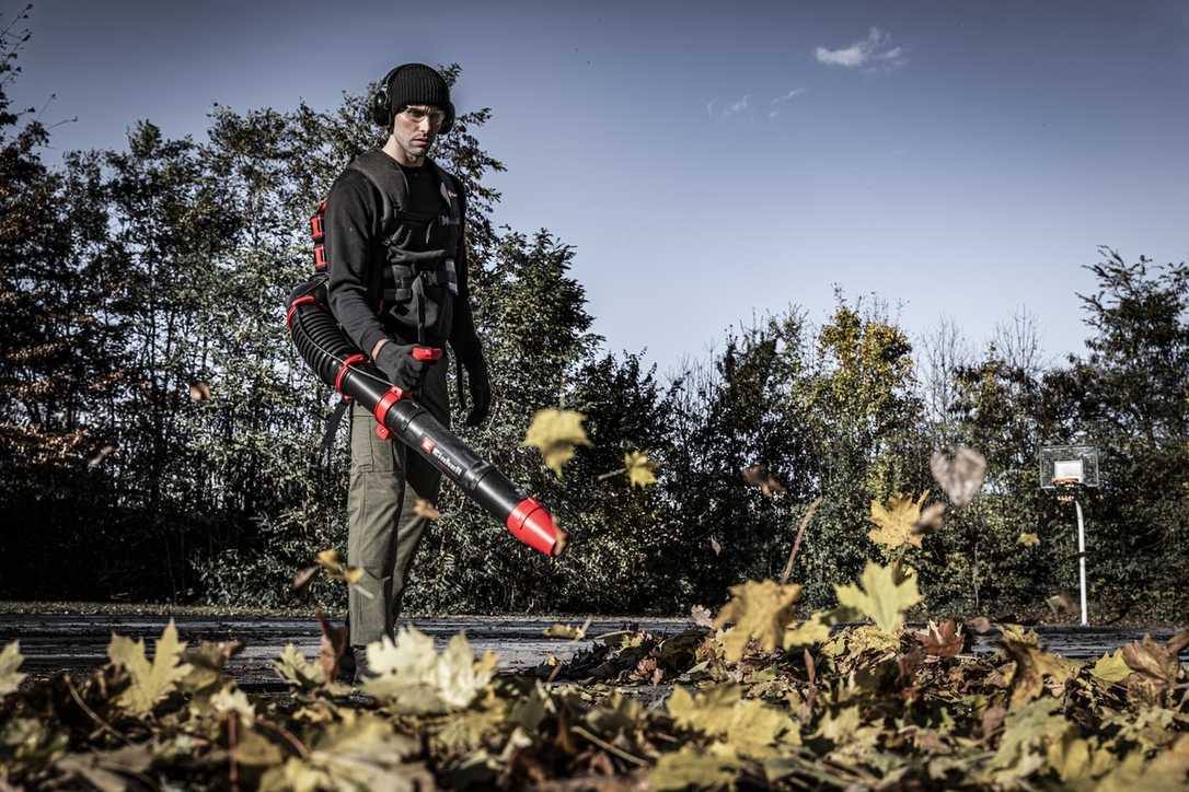 Effiziente Grundstückspflege: Leistungsstarke Akku-Systeme für Garten & Hof