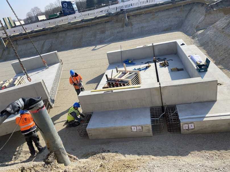 Die vorproduzierten Elemente ermöglichen einen sehr schnellen Einbau auf der Baustelle, sind passgenau und zuverlässig und bieten schnell einen guten Schutz gegen das Eindringen von Wasser. | Foto: Fahrner Bauunternehmung GmbH